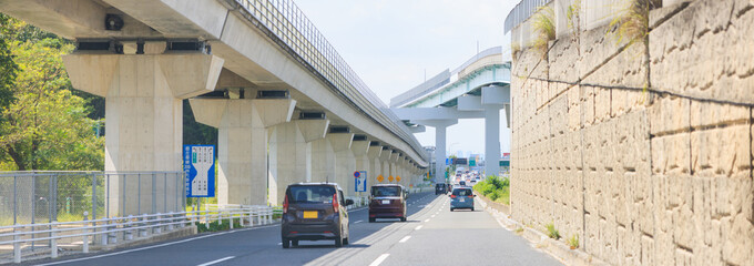 ドライブ中に見える長久手の都市風景