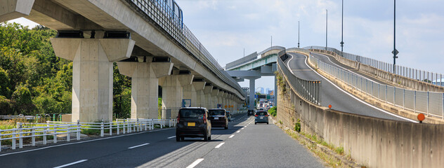 ドライブ中に見える長久手の都市風景