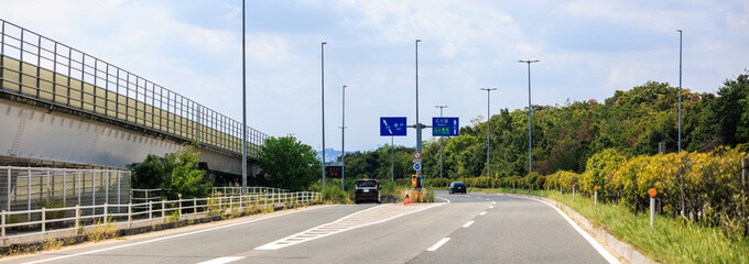 ドライブ中に見える長久手の都市風景