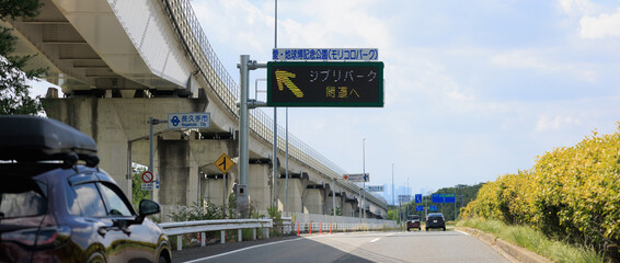 ドライブ中に見える長久手の都市風景