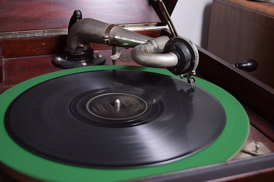 78 rpm record player circa 1911-1924.