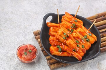 Sotteok so-tteok (소떡소떡), sometimes translated as sausage and rice cake, is a popular South...