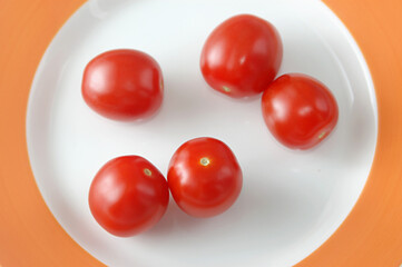 tomatoes on a plate