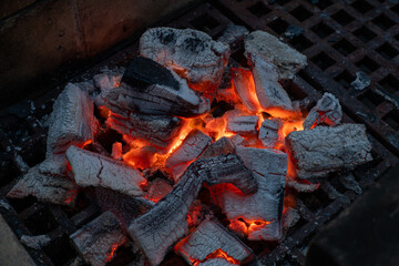 少し火力が衰えた炭火