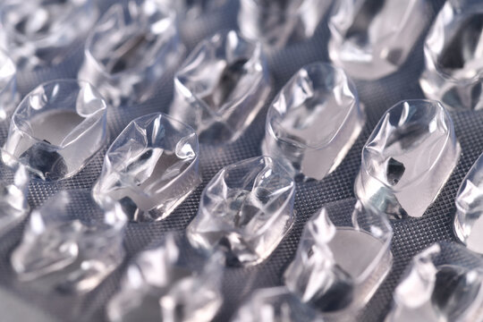 Detail einer leeren Blisterverpackung f&uuml;r Medikamente.