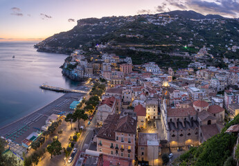 Obraz premium Minori - Amalfi coast - The city with the coast and beach at dusk