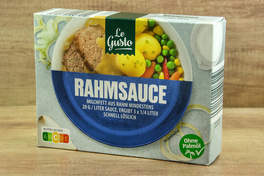 Le Gusto Rahmsauce und Sauce Hintergrund holz