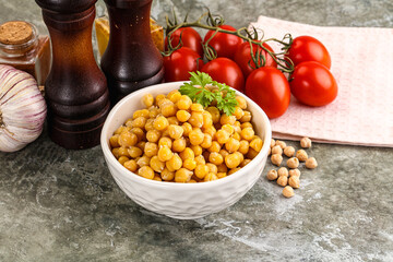 Canned chickpea in the bowl