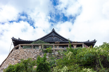 日本の広島県福山市の鞆の浦の古くてとても美しい建物と町並み