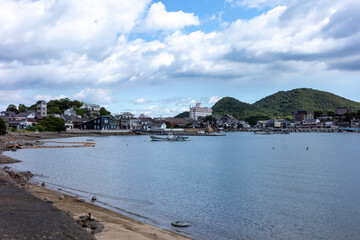 日本の広島県福山市の鞆の浦の美しい海のある風景