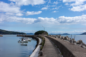 日本の広島県福山市の鞆の浦の美しい海のある風景
