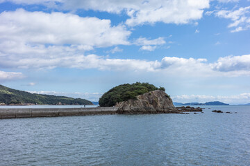 日本の広島県福山市の鞆の浦の美しい海のある風景