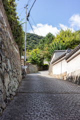 日本の広島県福山市の鞆の浦の古くてとても美しい建物と町並み