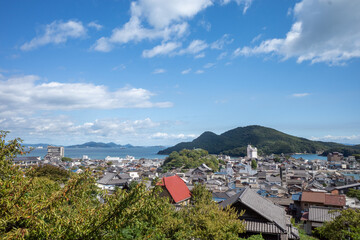 日本の広島県福山市の鞆の浦の美しい海のある風景