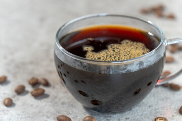 透明のカップにそそがれたコーヒー