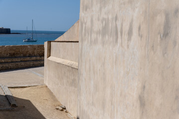 Walk inside the Castle of Santa Catalina in Cadiz, Spain – History and maritime architecture