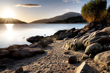 Amanece en el embalse