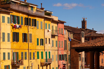 Italia, Toscana, Siena. Case in piazza del Mercato.