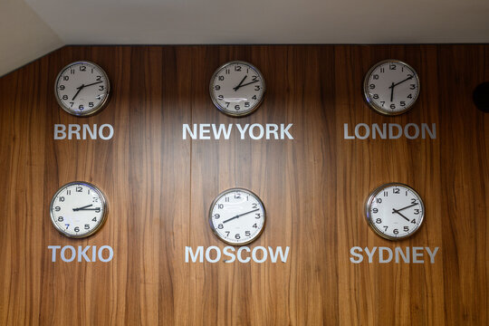 World clocks showing different time zones in New York, London, Tokyo, Moscow, Sydney and Brno