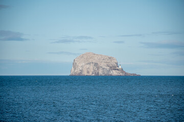 Naklejka premium Bass Rock, a volcanic island in the Firth of Forth, Scotland, known for its natural beauty and wildlife.