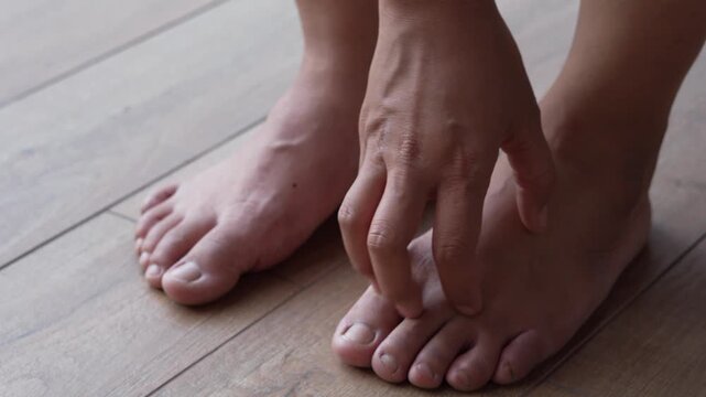 Women have itchy toes caused by germs and bacteria.