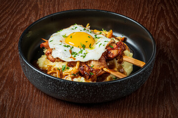 Grilled chicken skewers on fluffy mashed potatoes, topped with a sunny-side egg