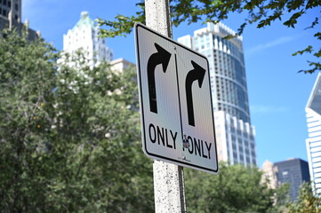 only right turn sign in chicago