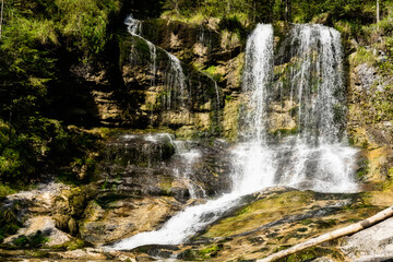Obraz premium Blick auf die Weissbachfälle im Chiemgau
