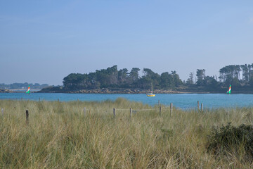 Paysage de mer sur l'île-Grande en Bretagne