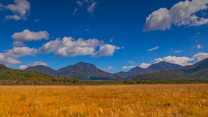 秋の戦場ヶ原　太郎山と真名子山　秋の奥日光　絶景
