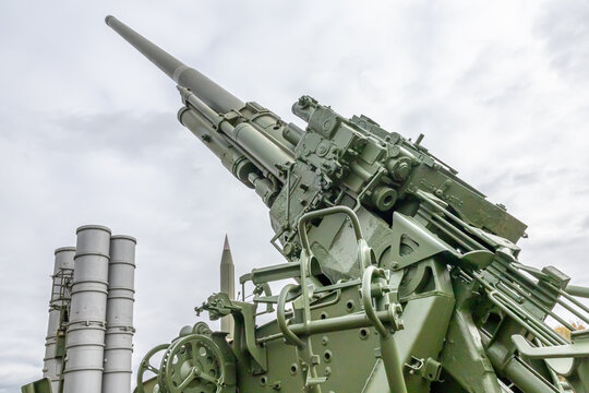 The barrel of a large-caliber cannon is aimed at the gloomy sky. Soviet and Russian artillery. A weapon for long-range strikes. Armed conflicts and wars.