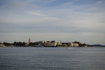 Naklejka premium Scenic coastal view of Zadar, Croatia, with boats and historic architecture