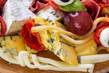 deska ser&oacute;w, ser pleśniowy ,jedzenie, ser, pomidor, jarzyna, oliwka, owoc, czerwień, płyta, grecka, zieleń, przepyszny, dieta