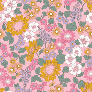 Retro 70s floral seamless pattern. Groovy flower power background with sunflowers and daisies on a pink backdrop. Vintage botanical illustration for fabric, wallpaper, or textile design.