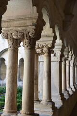 Fototapeta premium Cloître&nbsp;de&nbsp;la cathédrale Notre-Dame-de-Nazareth à&nbsp;Vaison-la-Romaine. France