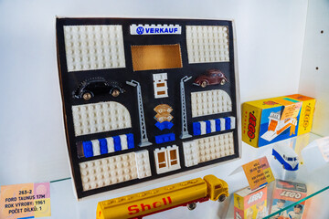 Naklejka premium Prague, Czechia - September 20, 2025: Vintage LEGO Volkswagen garage and Shell gas station set from 1960s