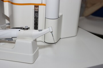 Dental canal cleaning device with flexible head