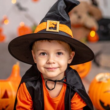 Kind im Halloweenkost&uuml;m