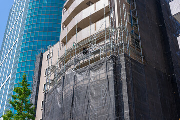 足場　工事現場　マンション
