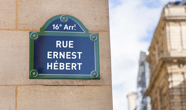 La rue Ernest H&eacute;bert dans le quartier du 16e arrondissement de Paris en France.