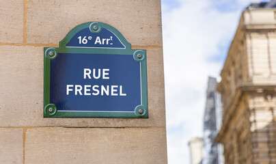 La rue Fresnel dans le quartier du 16e arrondissement de Paris en France.