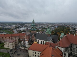 Zamek na Wawelu - Kraków - Polska - widok z drona na Zamek Królewski na Wawelu