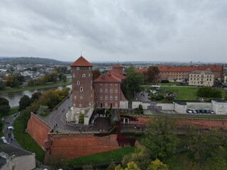 Zamek na Wawelu - Kraków - Polska - widok z drona na Zamek Królewski na Wawelu