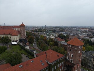 Zamek na Wawelu - Kraków - Polska - widok z drona na Zamek Królewski na Wawelu