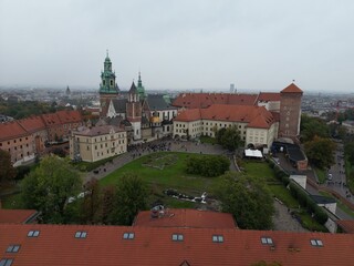 Zamek na Wawelu - Kraków - Polska - widok z drona na Zamek Królewski na Wawelu