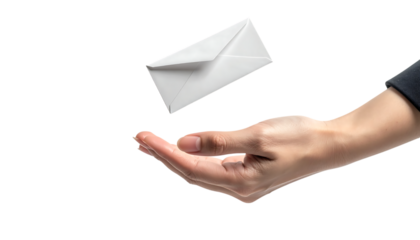 浮かぶ封筒に触れるビジネスウーマンの手が象徴するデジタルコミュニケーション|背景なし・透過PNG・コピースペース