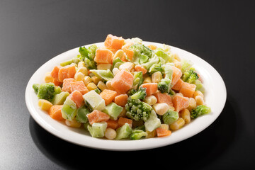 冷凍ミックス野菜（ニンジン　コーン　ブロッコリー）
