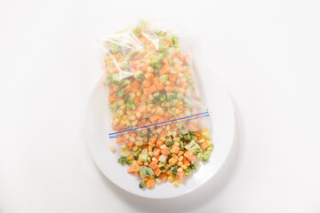 冷凍ミックス野菜（ニンジン　コーン　ブロッコリー）