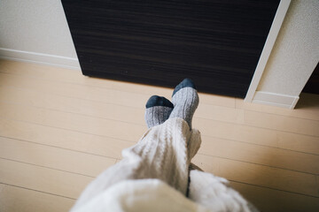 靴下を履いた女性の足