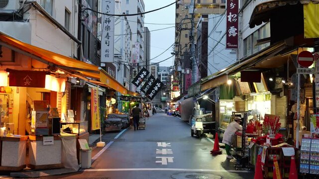 築地場外市場　早朝　2025年